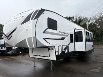 2025 Coachmen Chaparral - Photo 5