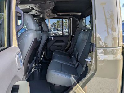 2026 Jeep Gladiator — photo 14 view