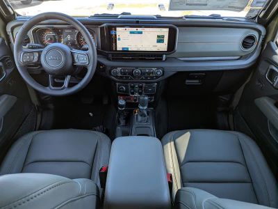 2026 Jeep Gladiator — photo 15 view