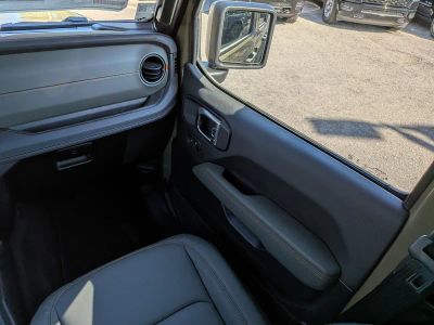 2026 Jeep Gladiator — photo 17 view