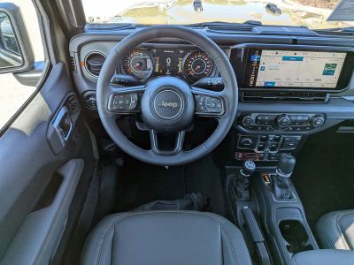 2026 Jeep Gladiator — photo 16 view