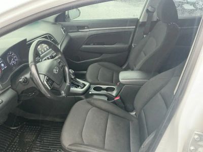 2018 Hyundai Elantra — photo 9 view