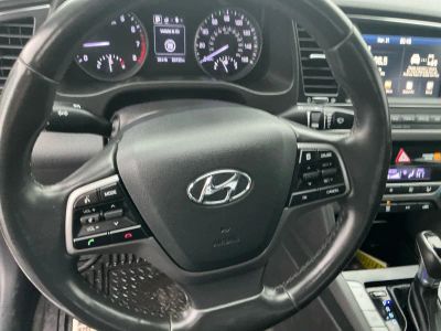 2018 Hyundai Elantra — photo 13 view