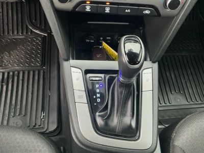2018 Hyundai Elantra — photo 12 view