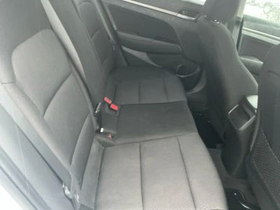 2018 Hyundai Elantra — photo 18 view