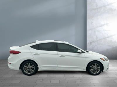 2018 Hyundai Elantra — photo 7 view