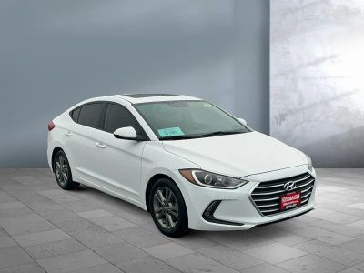 2018 Hyundai Elantra — photo 8 view