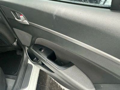 2018 Hyundai Elantra — photo 19 view