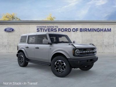 2026 Ford Bronco Outer Banks in Avalanche Gray — front three-quarter view