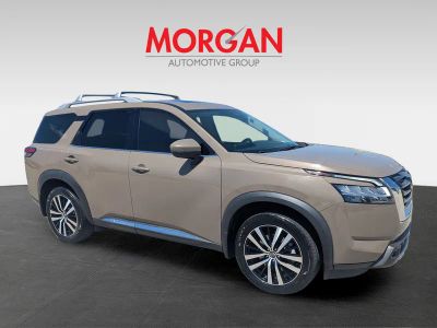 2024 Nissan Pathfinder — side profile view