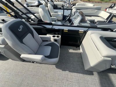 2025 Barletta Boats Aria Quad-Lounge - Photo 8