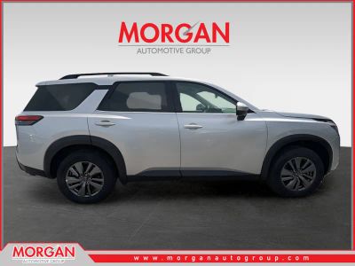 2025 Nissan Pathfinder — side profile view