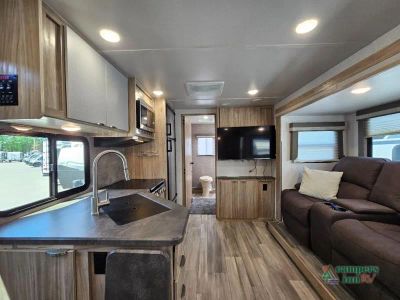 2022 Winnebago Minnie — photo 9 view
