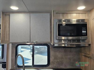 2022 Winnebago Minnie — photo 21 view