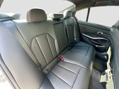 2026 BMW 3 Series — photo 22 view