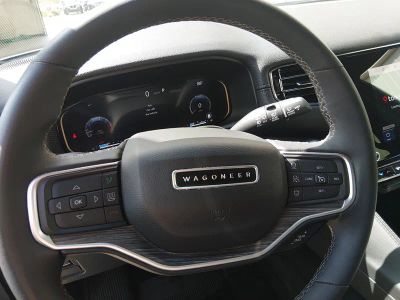 2024 Jeep Wagoneer L — photo 12 view