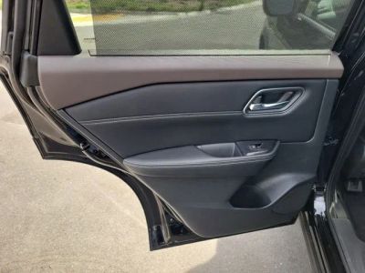 2021 Nissan Rogue — photo 32 view
