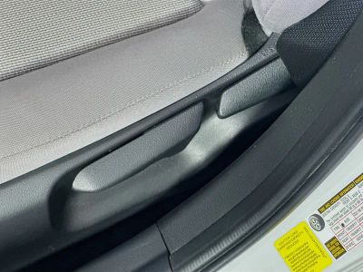 2023 Toyota Prius — photo 13 view