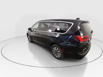 2023 Chrysler Pacifica — detail view