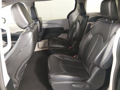 2023 Chrysler Pacifica — photo 21 view
