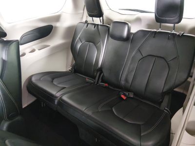 2023 Chrysler Pacifica — photo 17 view