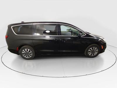 2023 Chrysler Pacifica — photo 8 view
