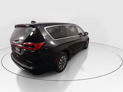 2023 Chrysler Pacifica — photo 7 view