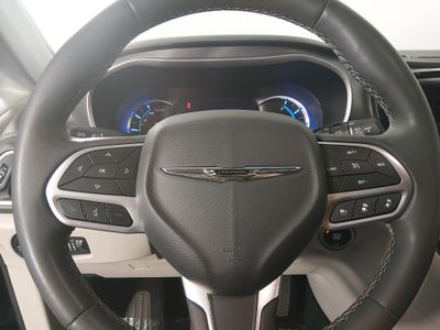2023 Chrysler Pacifica — photo 12 view