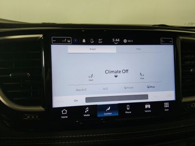 2023 Chrysler Pacifica — photo 18 view