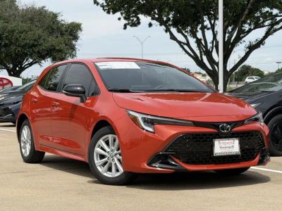 2026 Toyota Corolla Hatchback - Photo 2