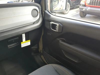 2026 Jeep Gladiator — photo 17 view