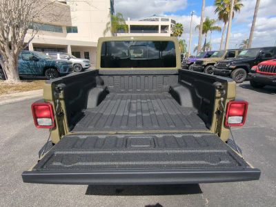 2026 Jeep Gladiator — photo 14 view