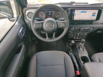 2026 Jeep Gladiator — photo 16 view