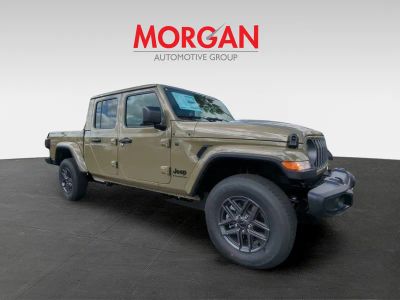2026 Jeep Gladiator — side profile view