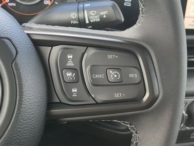 2026 Jeep Gladiator — photo 25 view