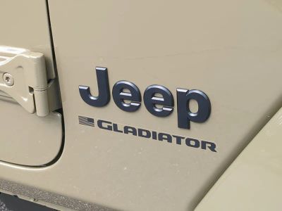 2026 Jeep Gladiator — photo 13 view