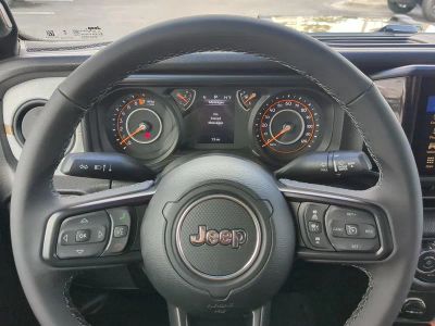 2026 Jeep Gladiator — photo 26 view