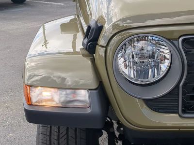 2026 Jeep Gladiator — photo 10 view