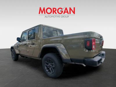 2026 Jeep Gladiator — photo 7 view