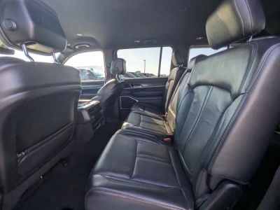 2022 Jeep Wagoneer — photo 12 view