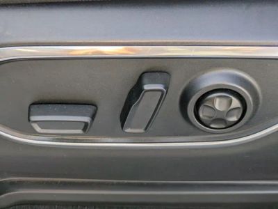 2022 Jeep Wagoneer — photo 18 view