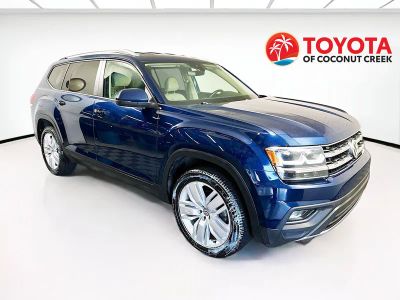 2019 Volkswagen Atlas 2.0T SE w/Technology in Blue Metallic — front three-quarter view