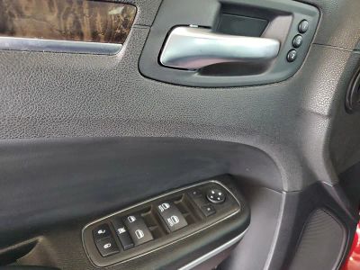2023 Chrysler 300 — photo 16 view
