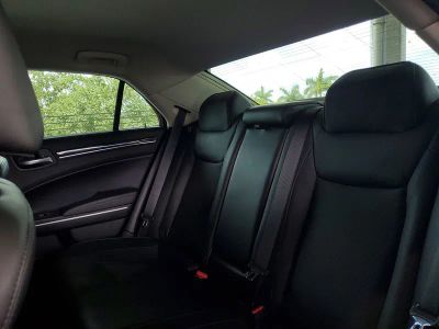 2023 Chrysler 300 — photo 8 view