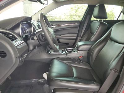 2023 Chrysler 300 — photo 18 view