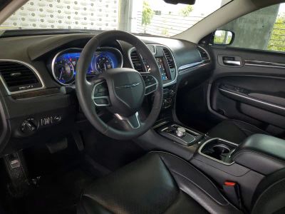 2023 Chrysler 300 — photo 17 view