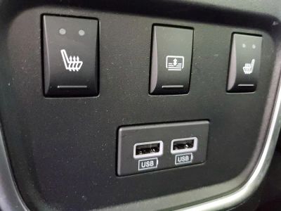2023 Chrysler 300 — photo 13 view
