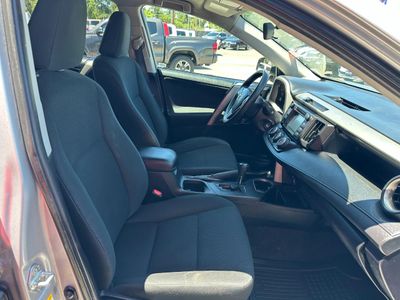 2016 Toyota RAV4 — photo 14 view