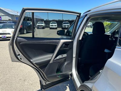 2016 Toyota RAV4 — photo 11 view