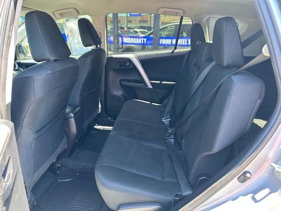 2016 Toyota RAV4 — photo 12 view